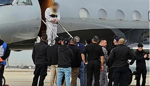 عملية ترحيل سرية تهز واشنطن..  نقل فلسطينيين من أمريكا إلى الأراضي المحتلة بطائرة خاصة